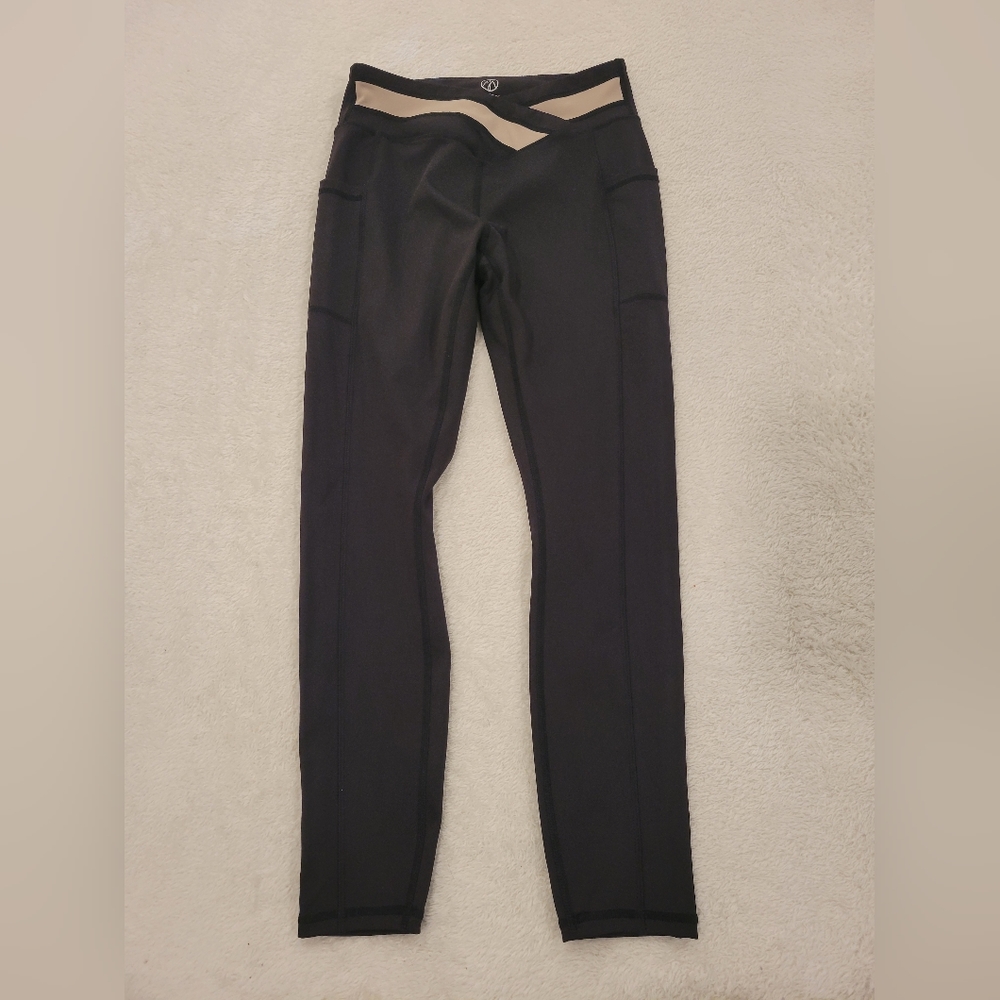 Move Theology Black and Tan Leggings